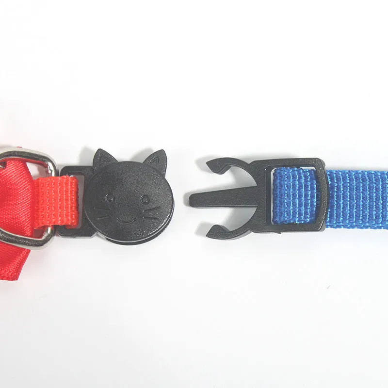 Multi-colour adjustable cat collar with bell and striped pattern in nylon material