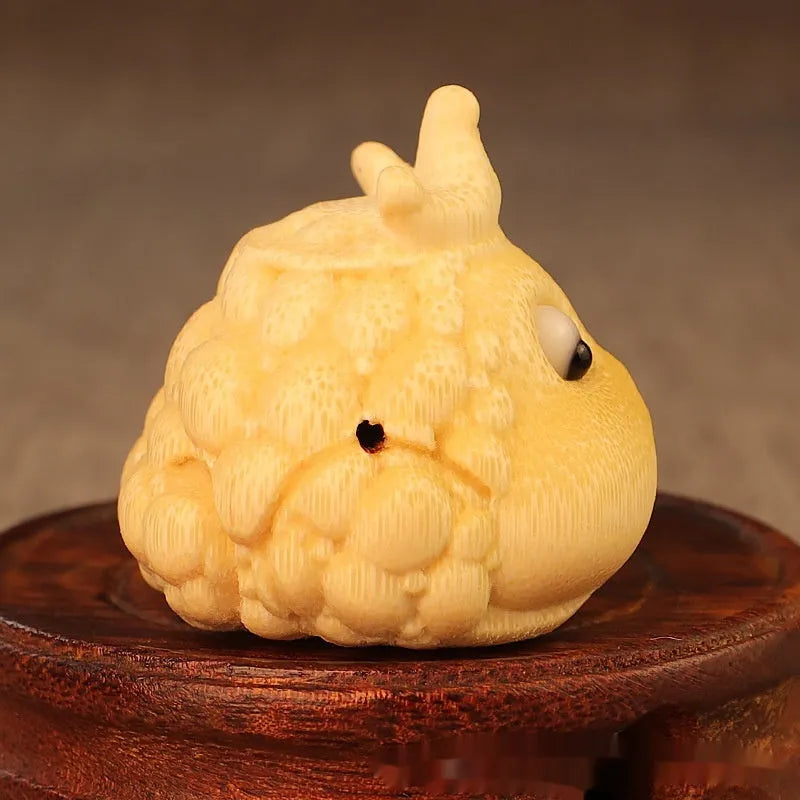 Solid bamboo carving ornament of Crown Princess toad with 5.0 live eye specification