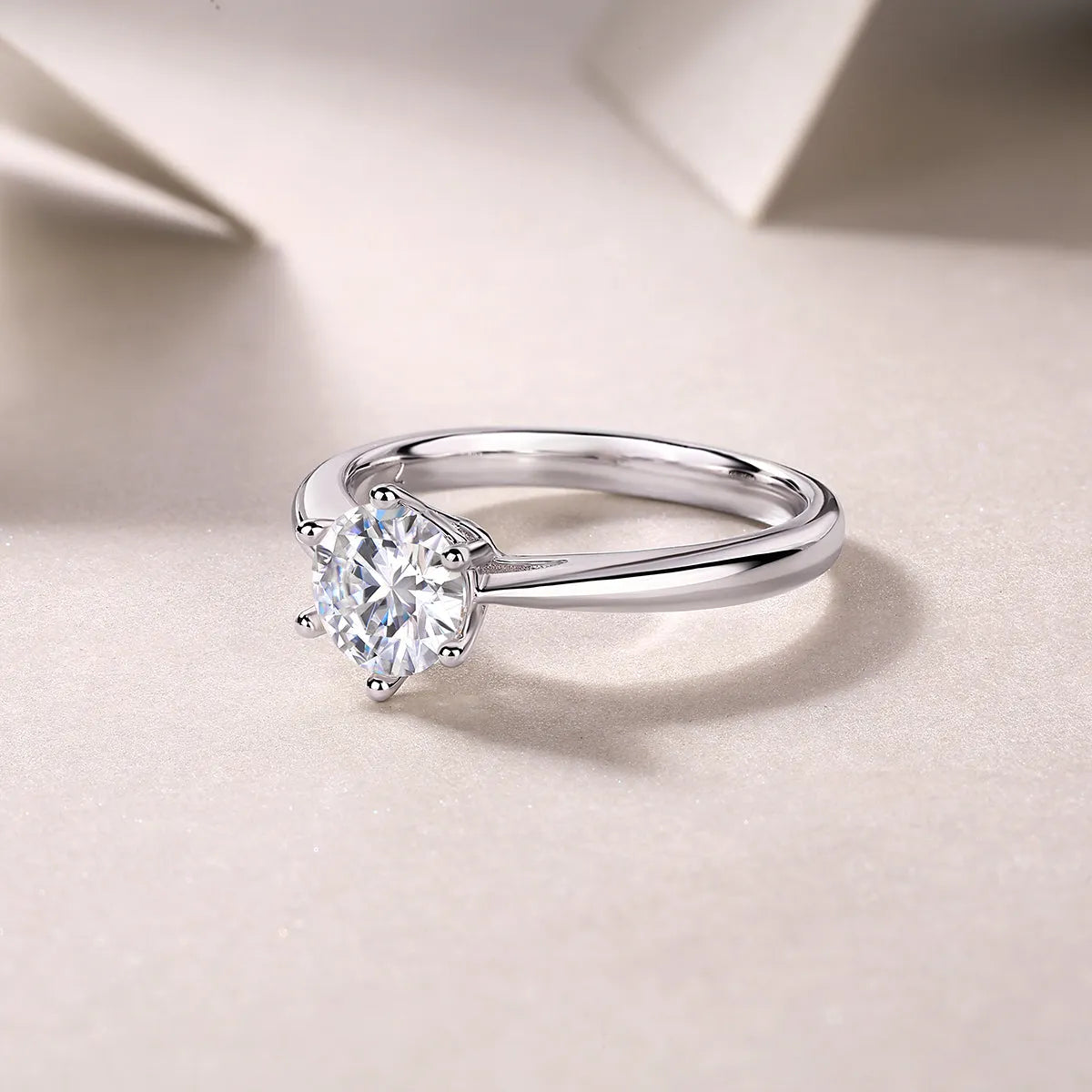 Moissanite wedding ring set in S925 silver with platinum plating, 1 carat stone, sizes 5-9, gift box