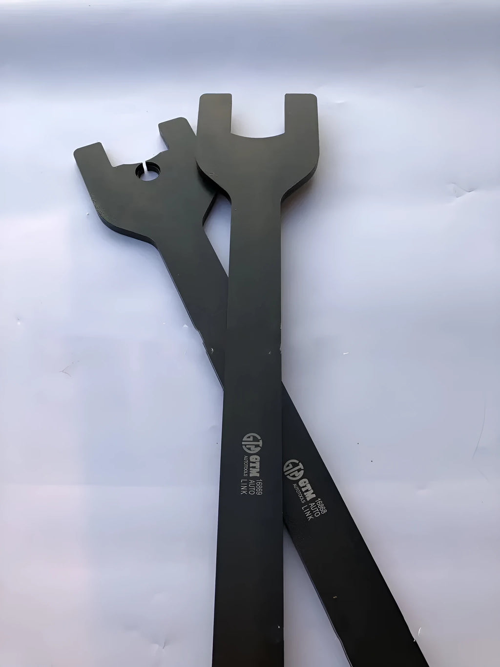 Land Rover 36mm and 40mm alloy steel fan wrench set for automotive repair.