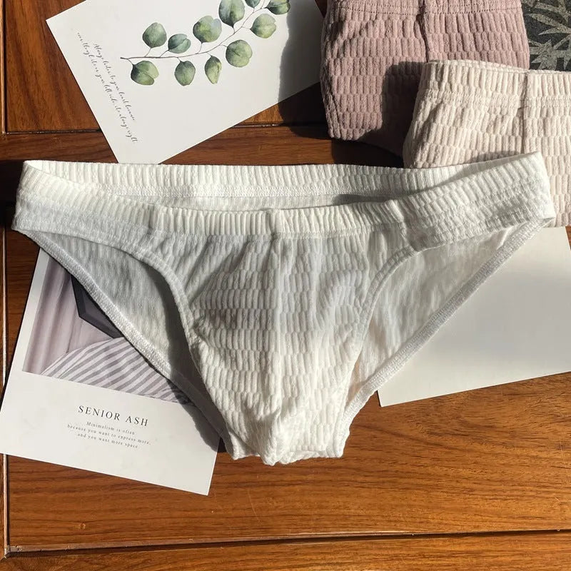 Men's pure cotton triangle briefs in a solid colour on a mid waist.