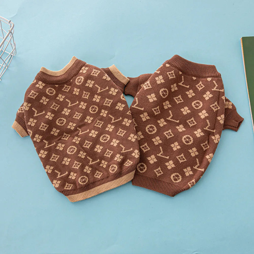 A thick wool dog sweater for autumn and winter in a European and American style.