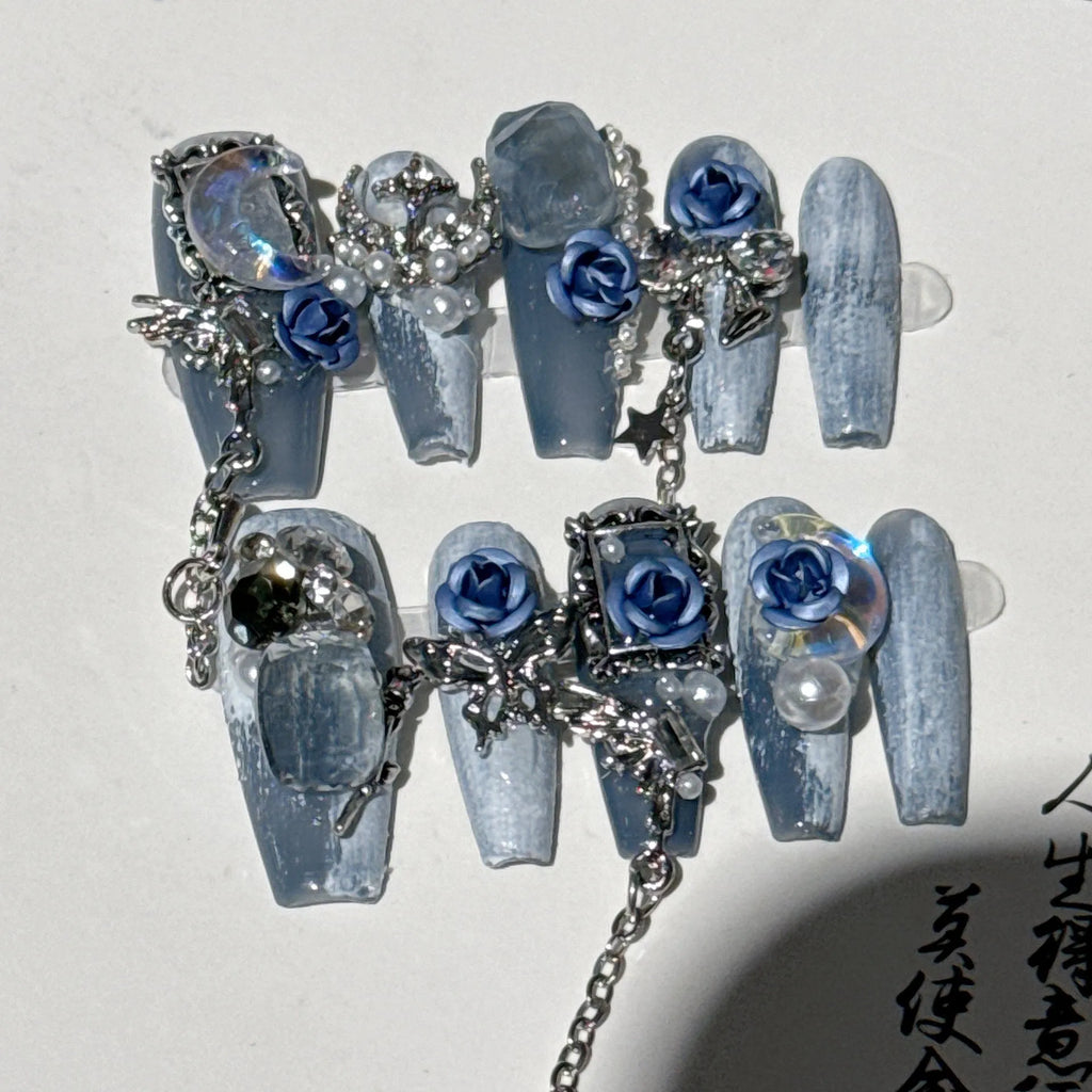Blue floral nail armour suit with rose and tulip pattern for wearable manicure decoration