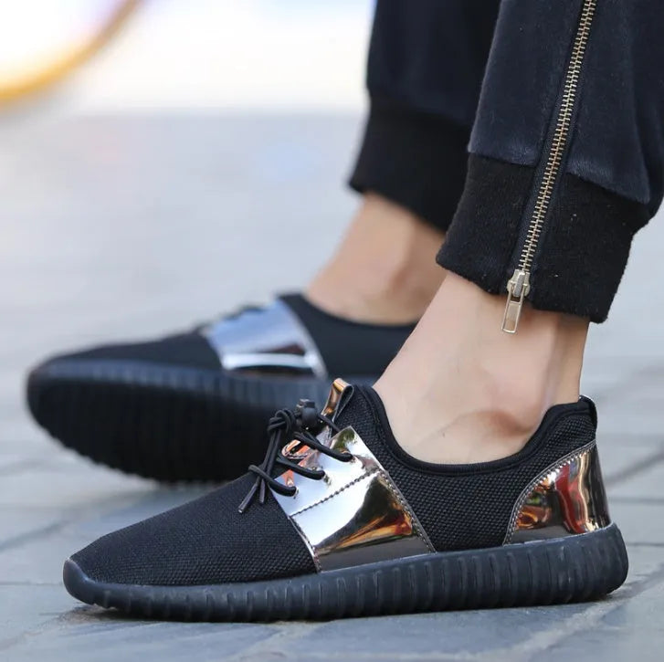 Breathable mesh casual flat shoes for men and women with lace-up closure and rubber outsole