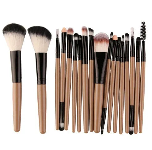 MAANGE 18-piece makeup brush set featuring fan-shaped brushes and various other styles on a white background.
