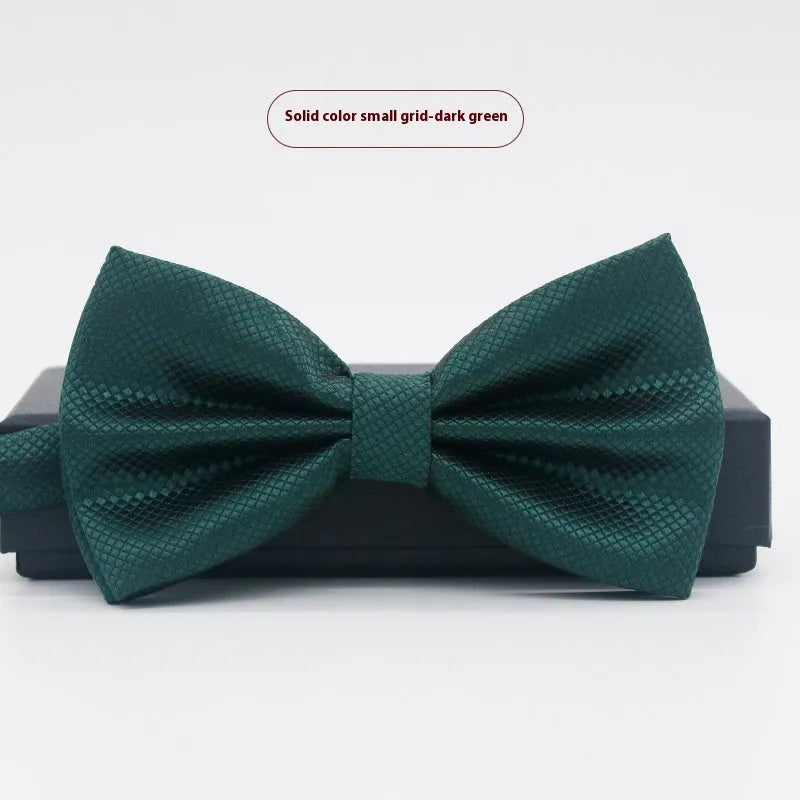 Men's solid colour flat head polyester bow tie on white background