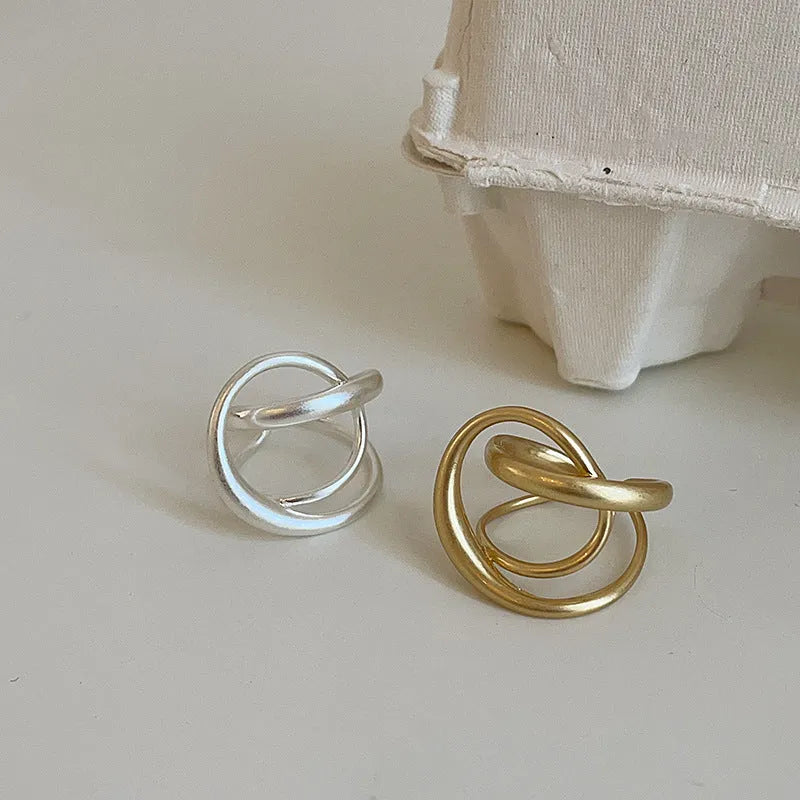 Three-dimensional interlaced matte metal open ring for women in geometric design