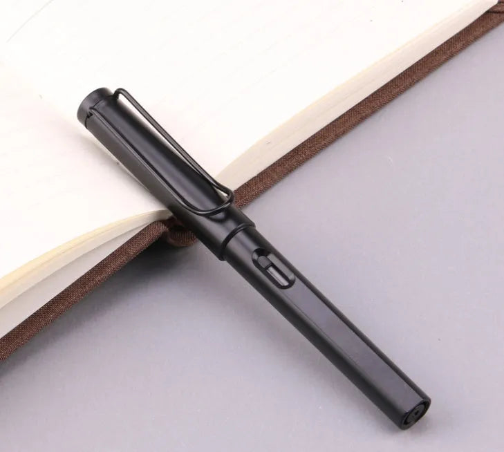 Black or blue frosted ink bag fountain pen with a choice of 0.38mm or 0.5mm nib, showing length and diameter.