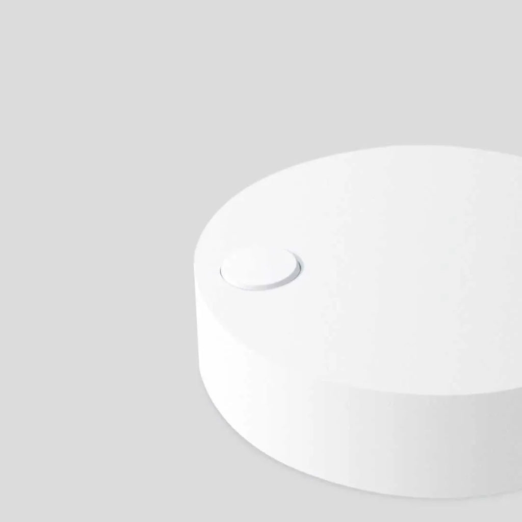 White USB-powered selfie fill light for mobile phones with three-level dimming and nine LED beads.