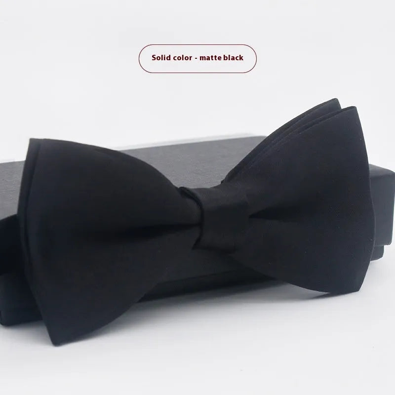 Men's solid colour flat head polyester bow tie on white background