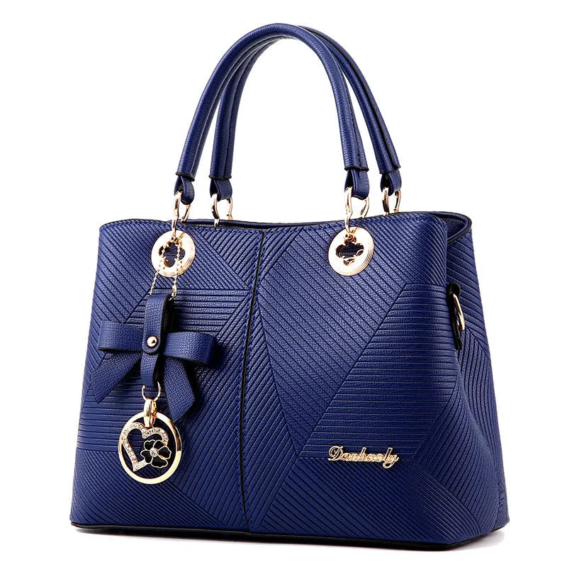 Retro style handbag in PU with a zipper and one-shoulder strap.
