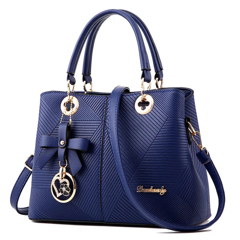 Retro style handbag in PU with a zipper and one-shoulder strap.