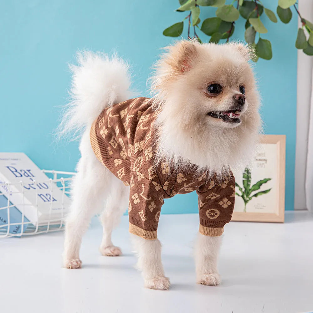 A thick wool dog sweater for autumn and winter in a European and American style.