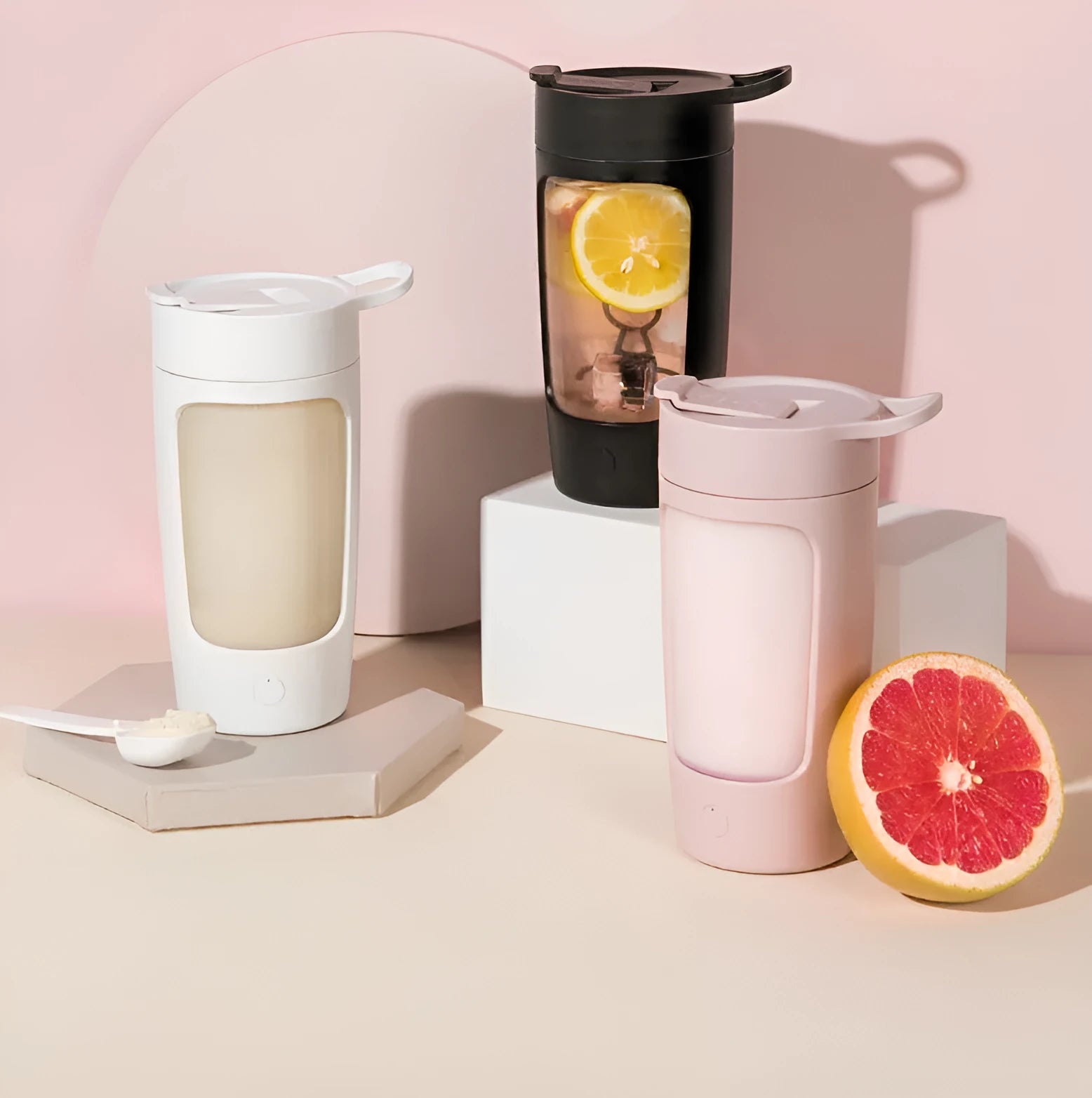 Portable automatic mixing cup in choice of colours, showing 650ml capacity and USB charging port.