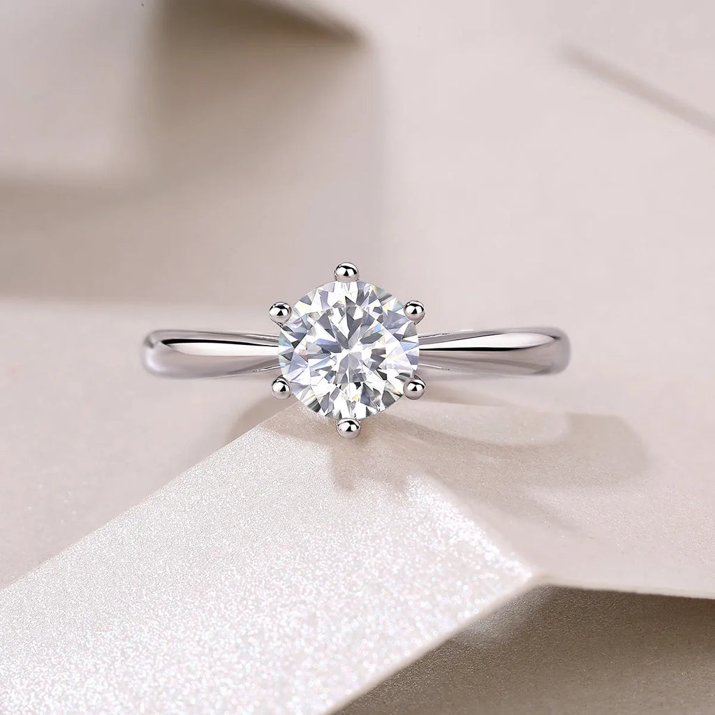 Moissanite wedding ring set in S925 silver with platinum plating, 1 carat stone, sizes 5-9, gift box