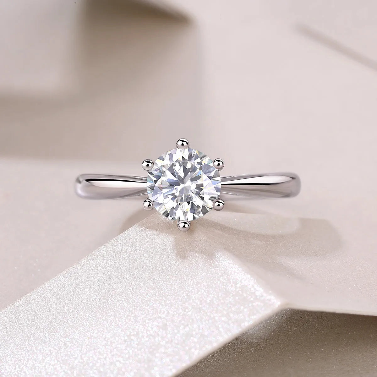 Moissanite wedding ring set in S925 silver with platinum plating, 1 carat stone, sizes 5-9, gift box