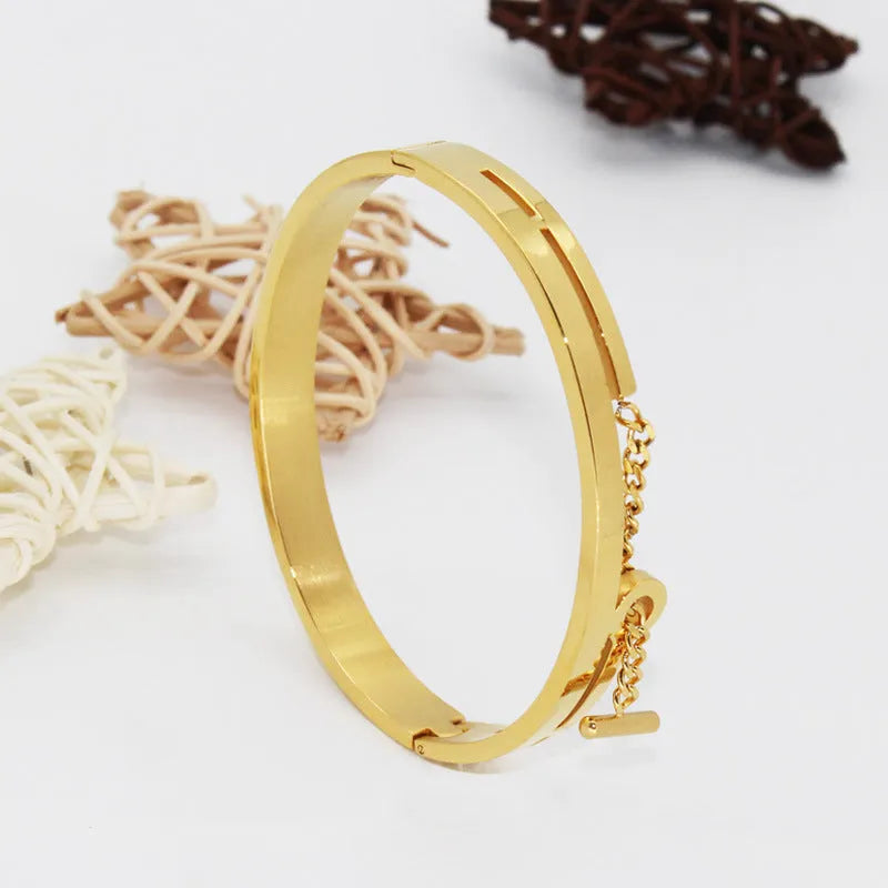 Geometric titanium steel bracelet for women in silver colour