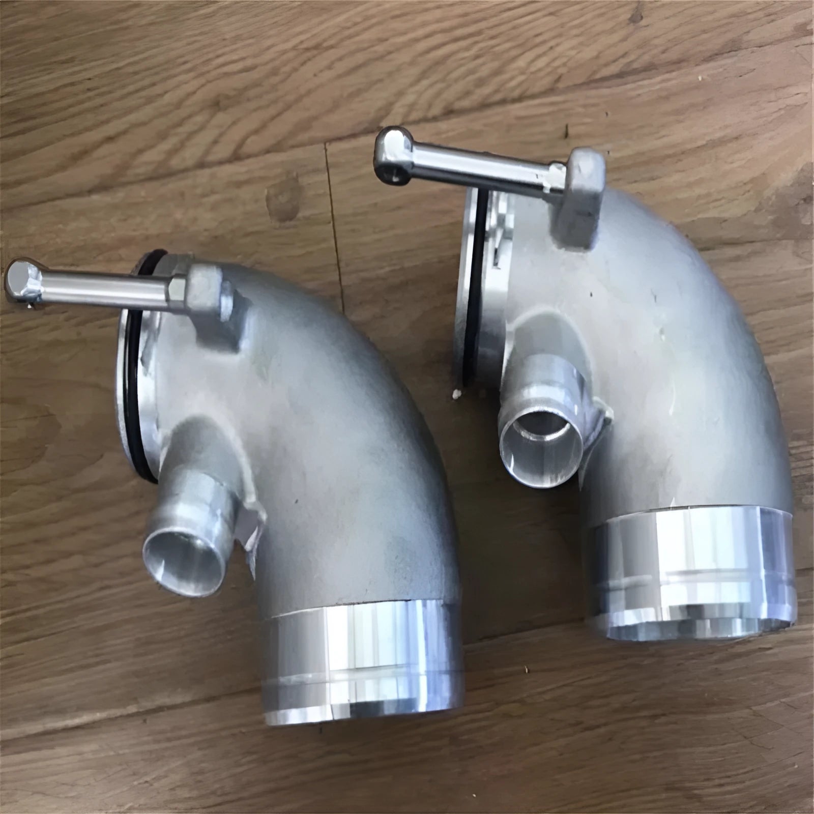 Aluminium alloy turbocharger pipe elbow with a 90-degree bend for lateral engine applications