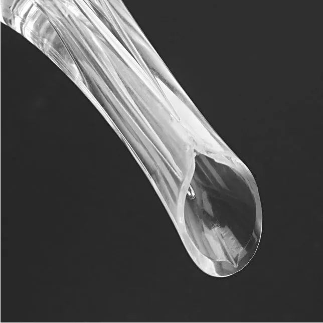 Clear acrylic wine aerator with stainless steel filter, 16 cm long.