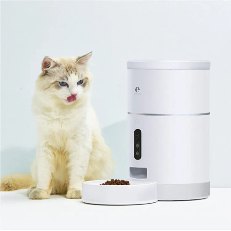 White ABS automatic pet feeder, 4L capacity, 31cm high, with 1080P camera and 113° wide-angle view for dry food.