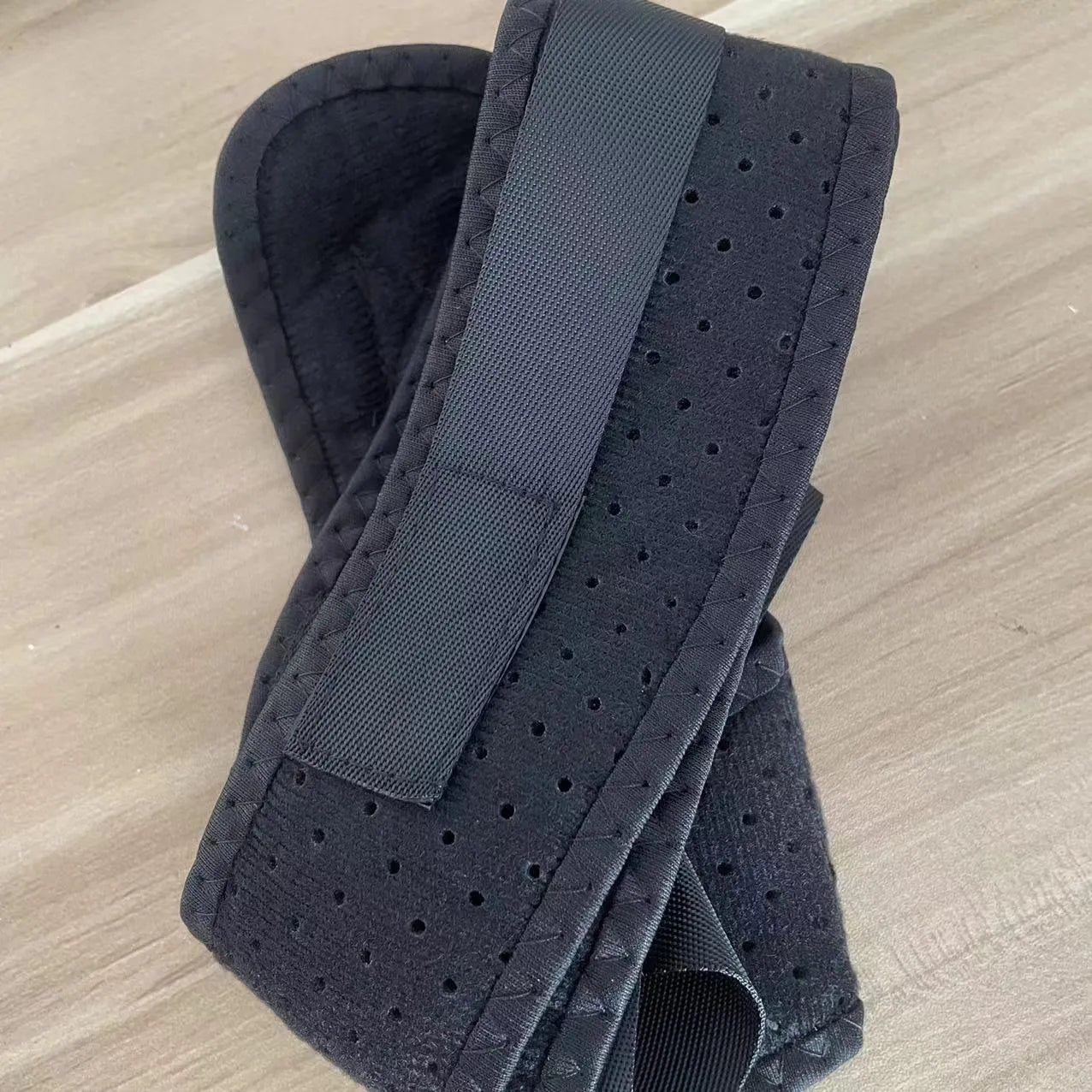 Nylon back posture correction belt in free size for anti-humpback support.