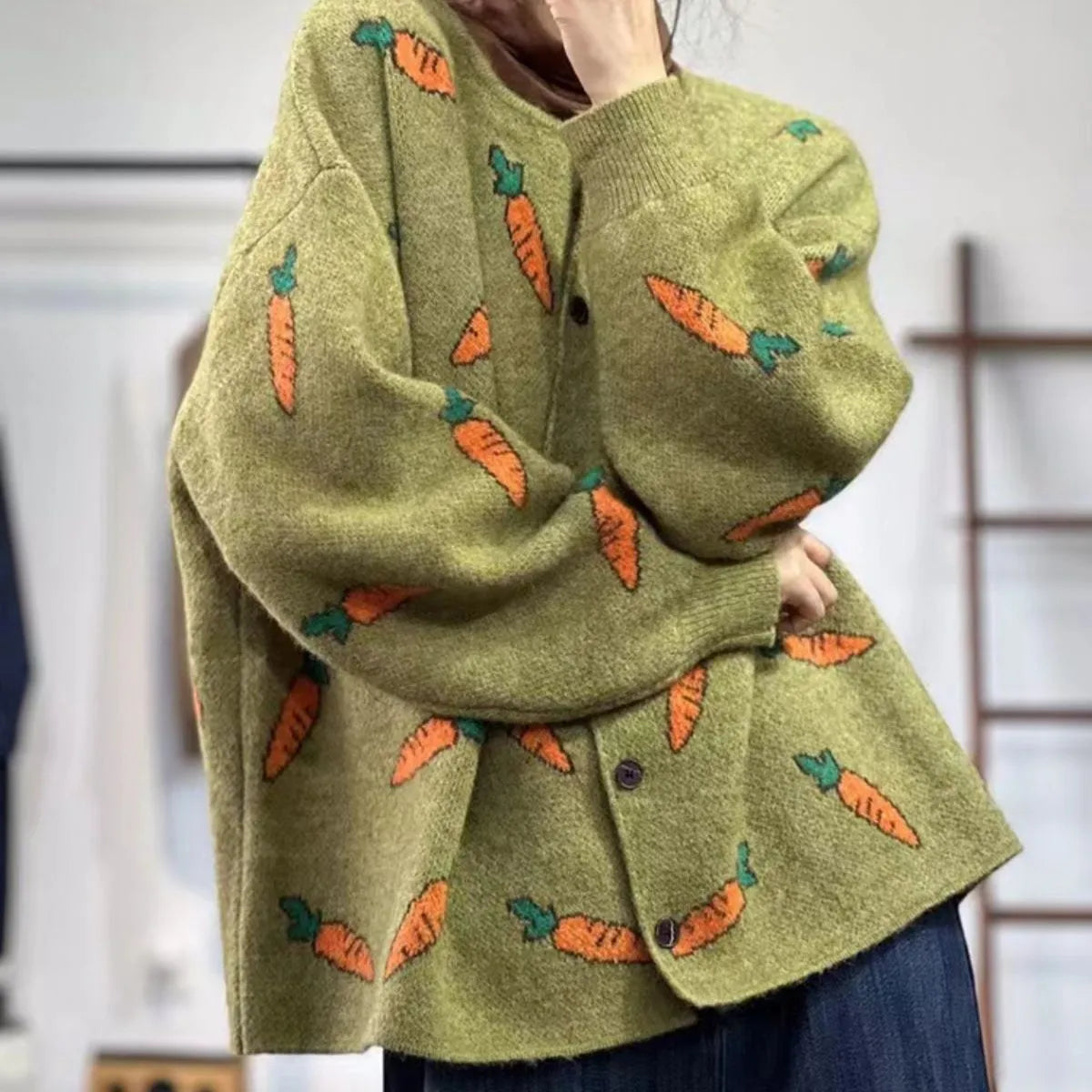 Round neck loose cardigan with Mori artistic colour contrast printing.