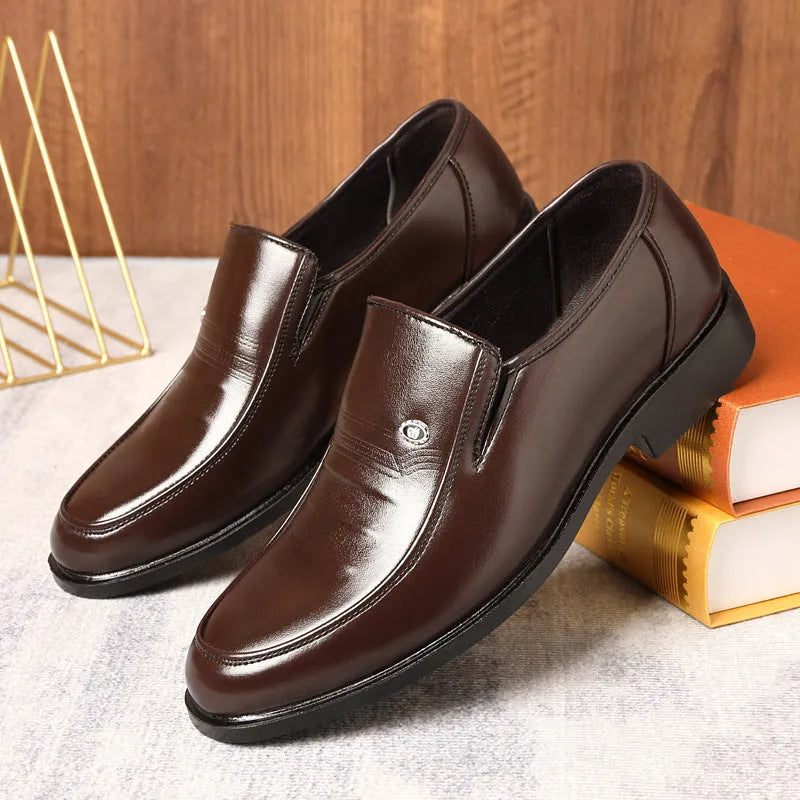 Men's black and brown plus size casual leather shoes with low top PU upper and rubber sole
