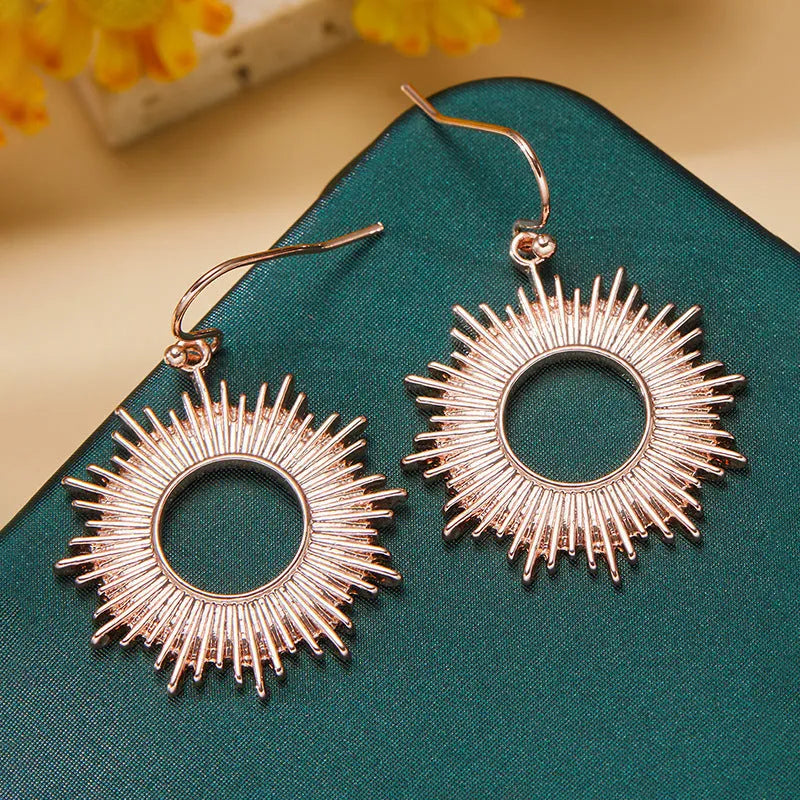 Retro new-style hollow-out distressed geometric earrings for women in alloy with electroplating finish