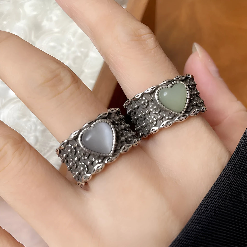 Retro wide-faced adjustable heart ring in white copper plated silver, available in green or white