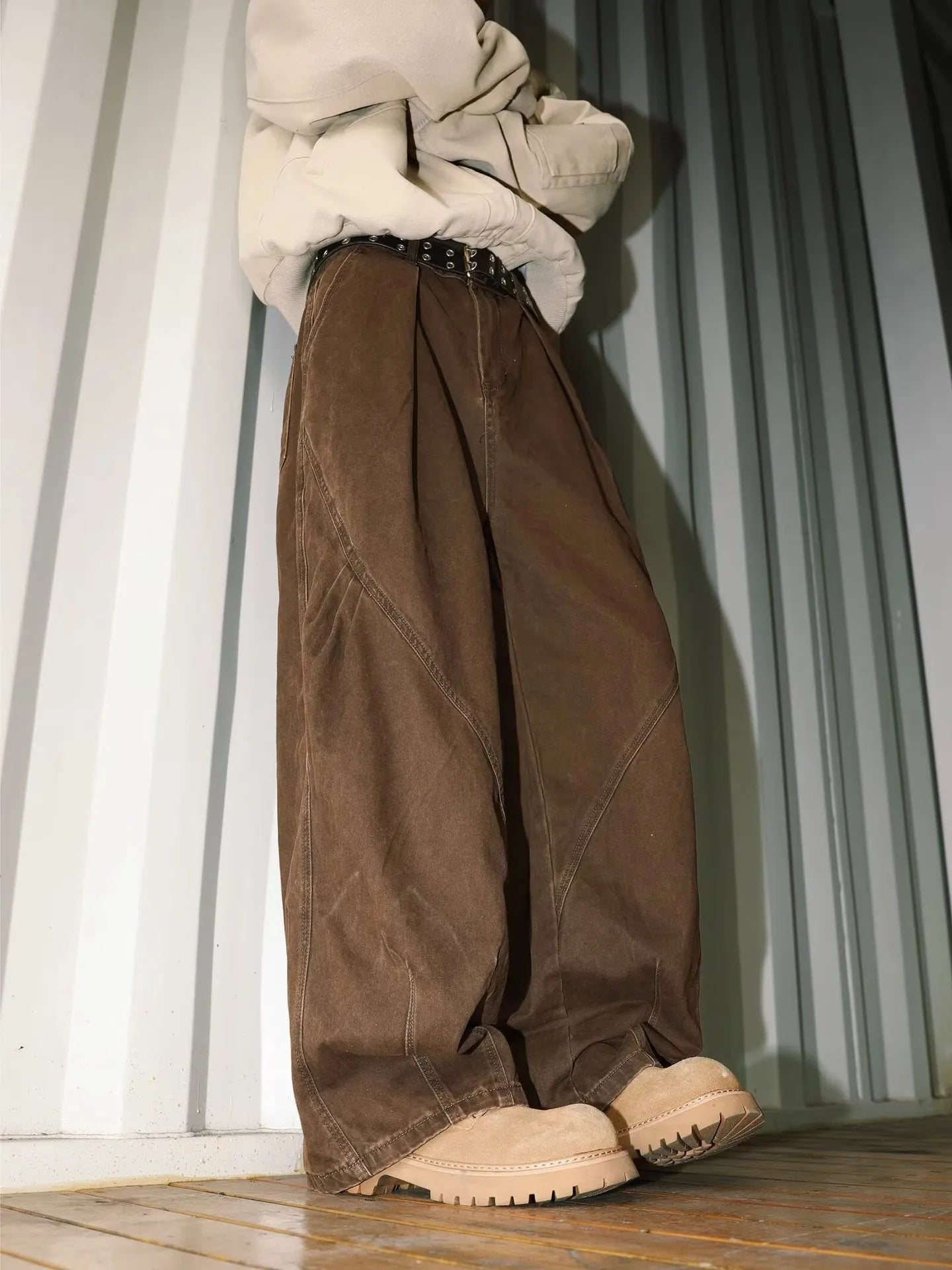 Men's straight leg trousers in stripe pattern with micro elasticity, shown in black, brown and apricot colours