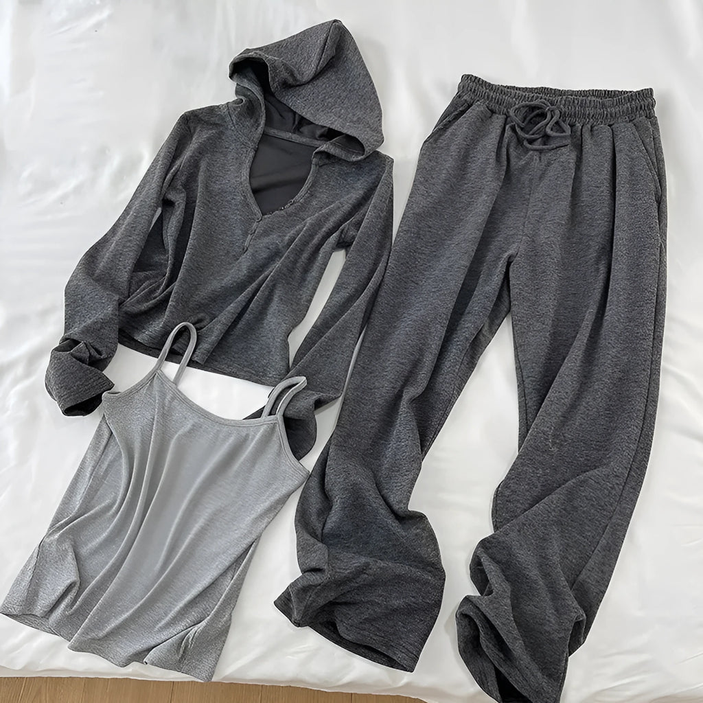 Women's casual sports suit in gray with princess sleeves, long-sleeve top, shorts, and vest