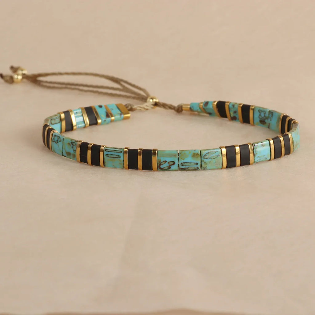 Geometric pull beads bracelet in glass or coloured glaze with round elements