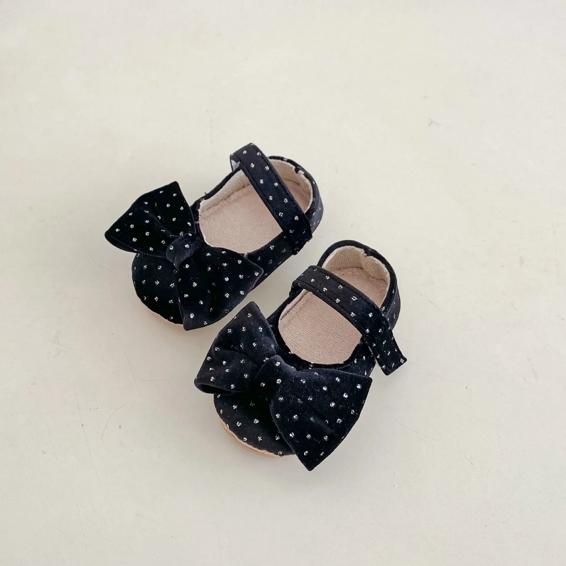 Baby girl toddler shoes with big bow and dots pattern rubber sole low top in black size M