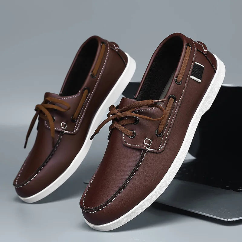 Men's British-style casual shoes with artificial PU upper in round toe design with flat heel