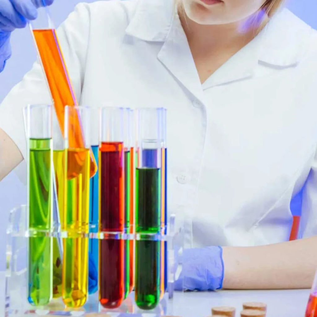 Bottle of 50 chlorine dioxide test strips for waste water detection, range 0-1000mg/L.