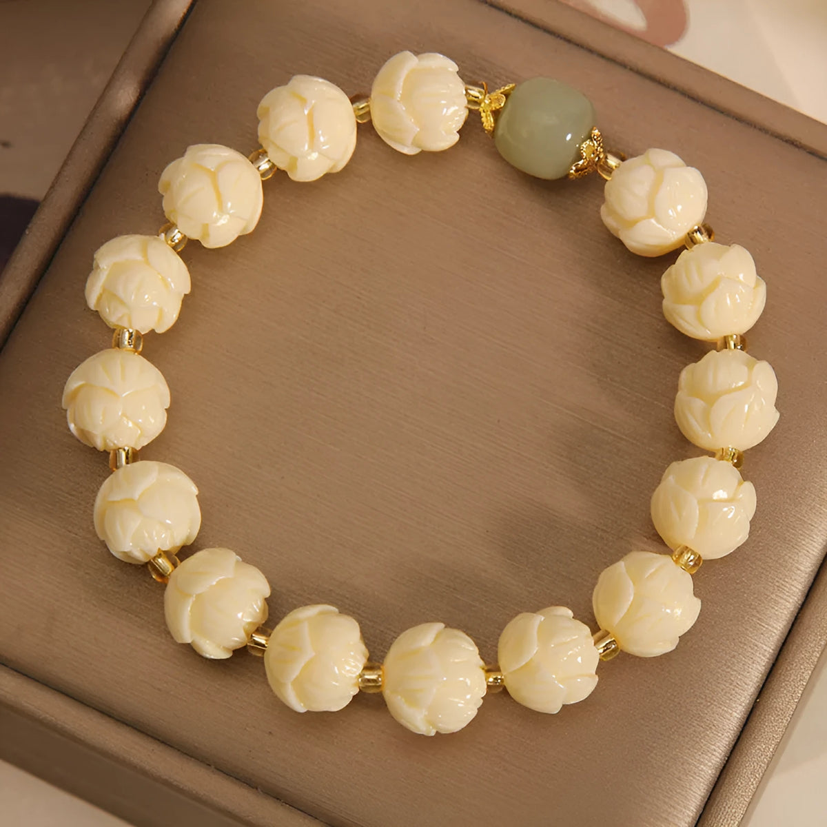 Buxus microphylla lotus bead bracelet for women with Hetian jade and flower-shaped simple design