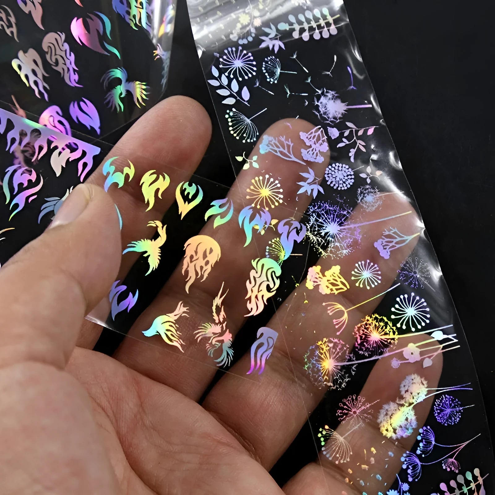 Roll of starry nail sticker paper, 1 metre long and 4 cm wide, with foil star patterns for nail art