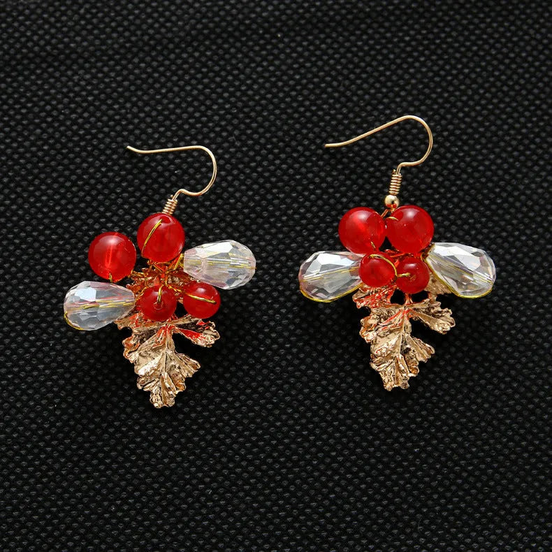 Costume jewellery set with bride headdress and hair ornaments featuring rhinestone and pearl details on gold metal