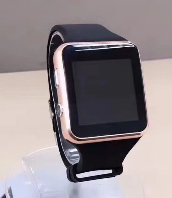 Smart watch with 1.54 inch IPS display and silicone strap in black, gold or white