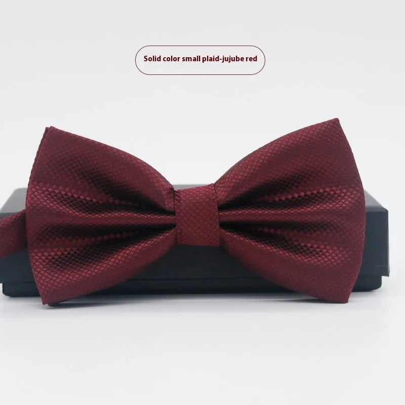 Men's solid colour flat head polyester bow tie on white background