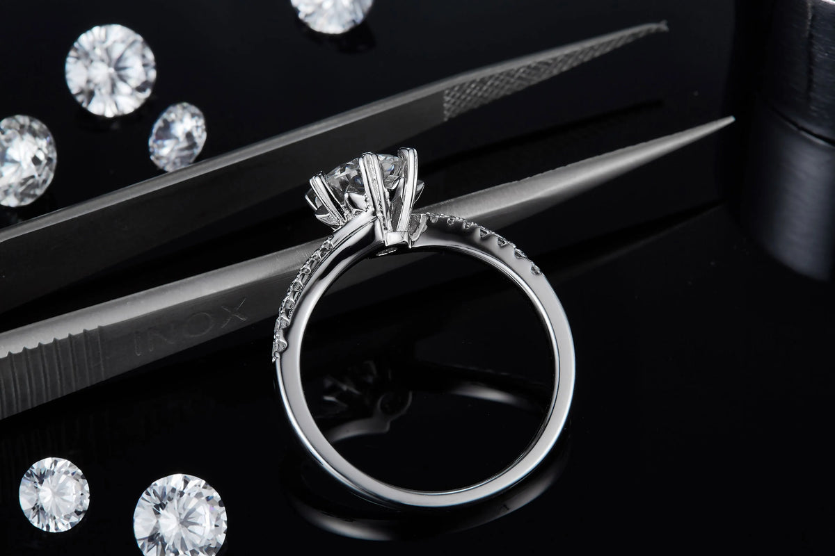 Snowflake Dance wedding ring set with 1 carat moissanite, S925 silver platinum-plated, sizes 5 to 9, gift box and GRA certificate