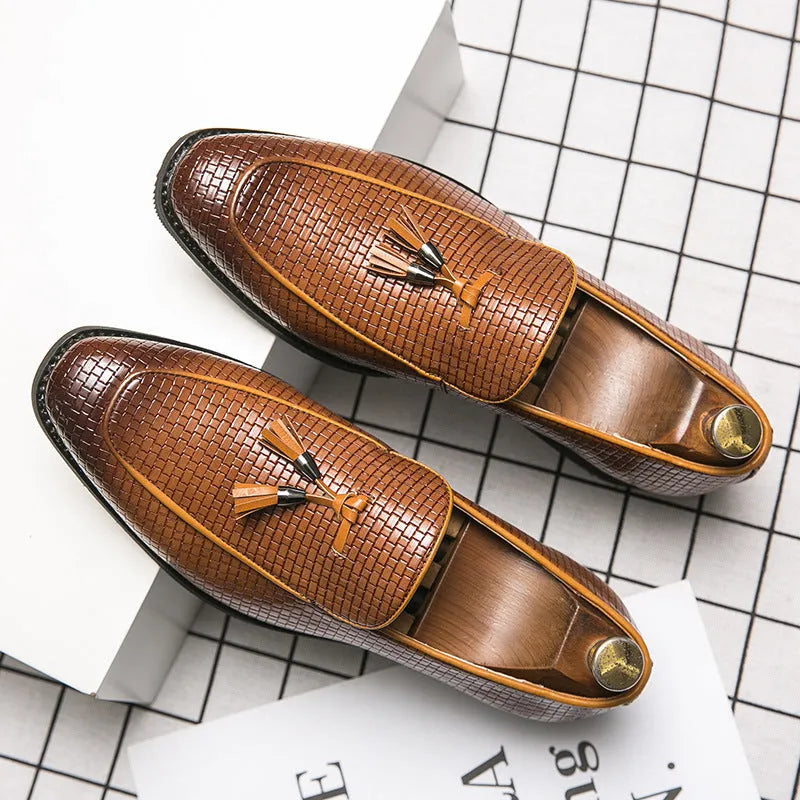 Men's black pointed toe slip-on shoe with a tassel on the low-top PU upper.