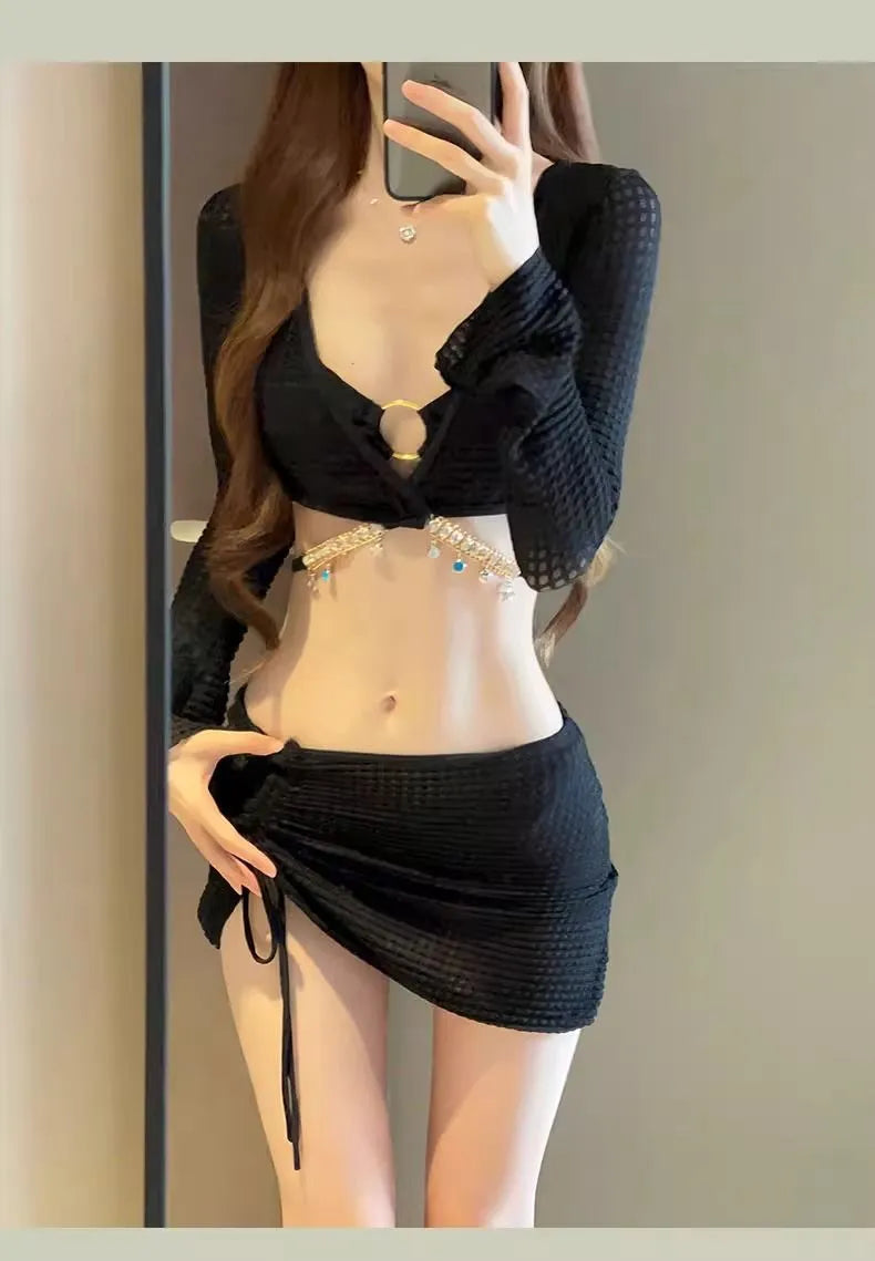 Women's long sleeve black and white bikini swimsuit with hot spring split design