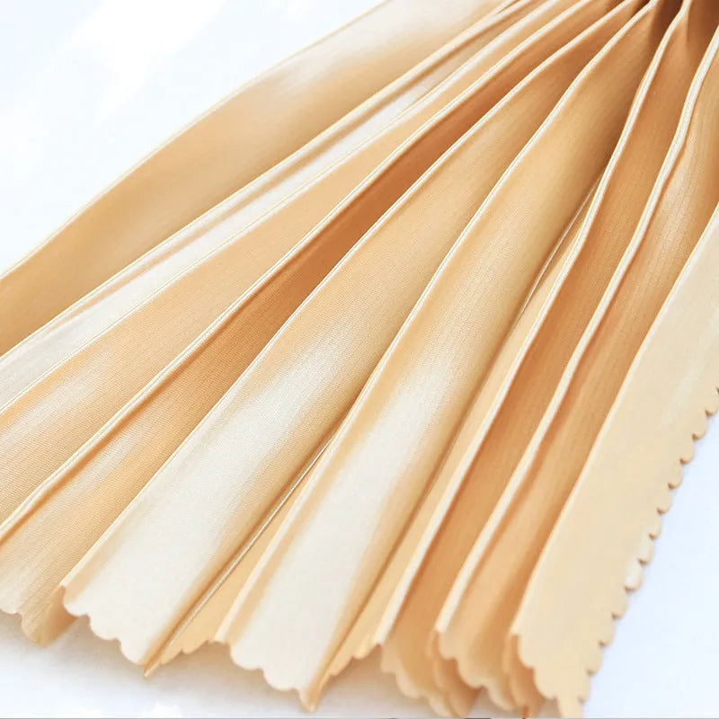 Auto retractable car sunshade curtain in thick opaque cloth with roller shutter mechanism