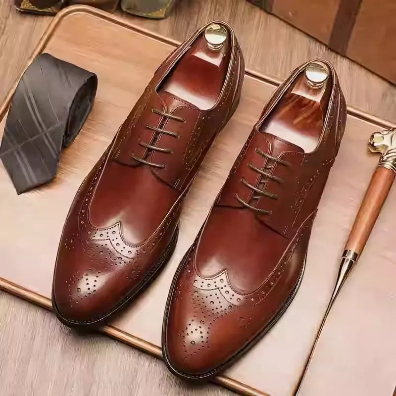Men's black pointed toe Oxford leather shoes with carved brogue patterns and low heel