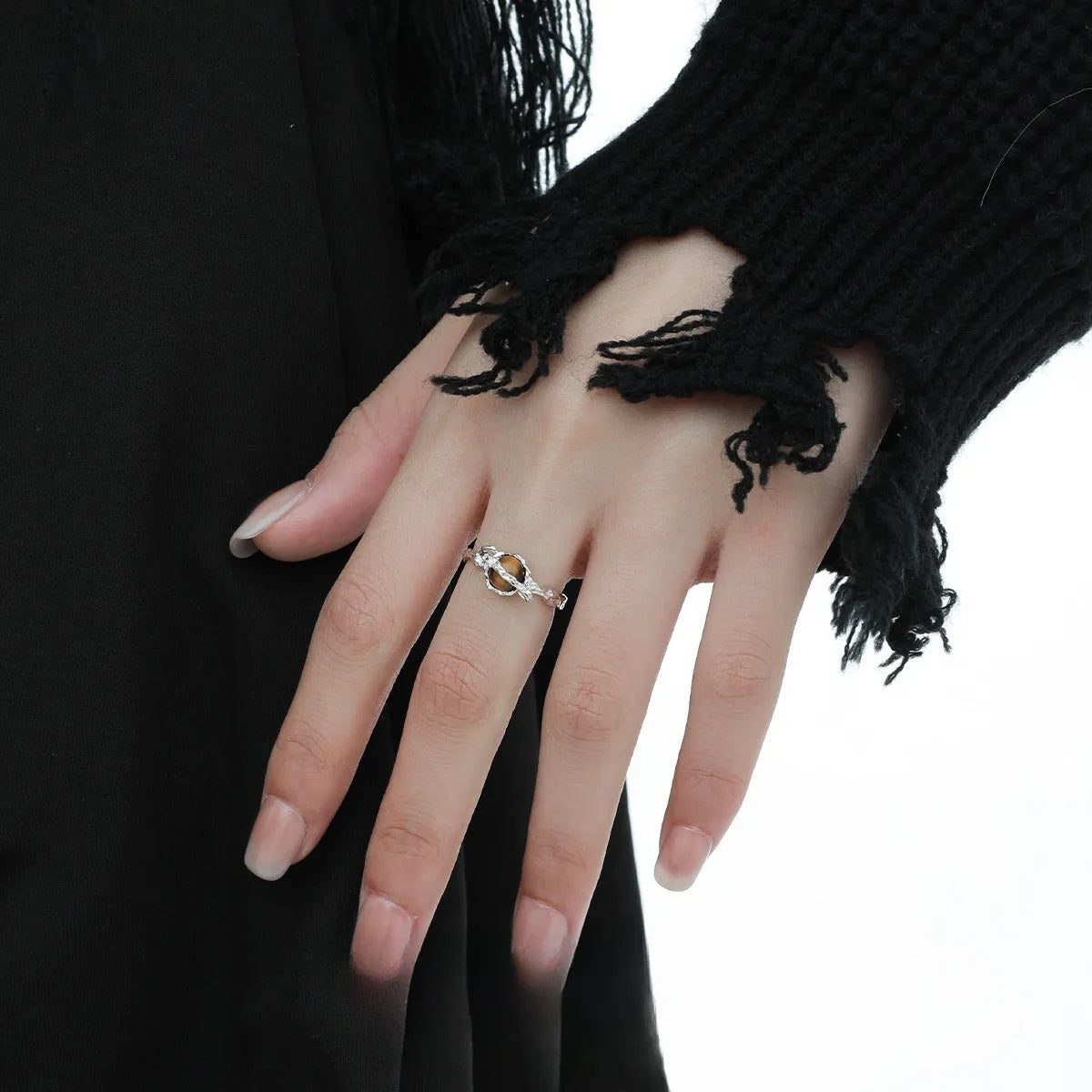 Women's adjustable silver ring with Saturn motif and white gold colour finish