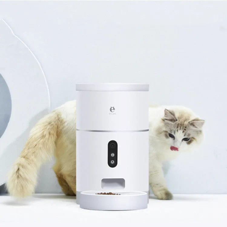 White ABS automatic pet feeder, 4L capacity, 31cm high, with 1080P camera and 113° wide-angle view for dry food.