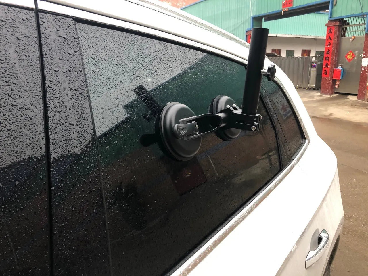 Black off-road car glass sucker mounting base with round rubber suction cup