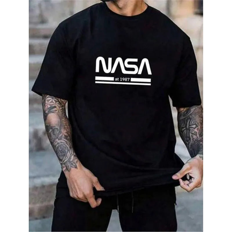 Men's slim-fit cotton short sleeve t-shirt in multiple colours with straight cut design