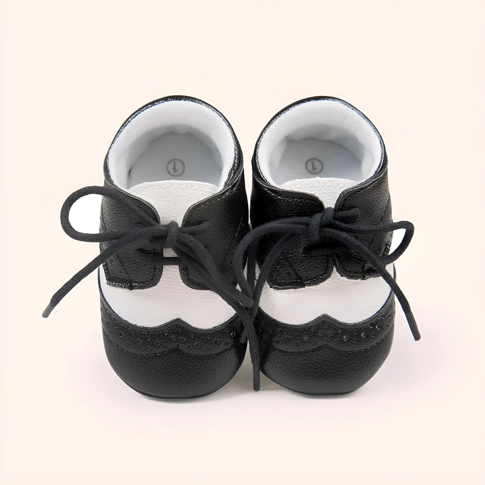 Vintage-style soft-soled baby shoes in synthetic leather, shown in sizes 11cm, 12cm, and 13cm.